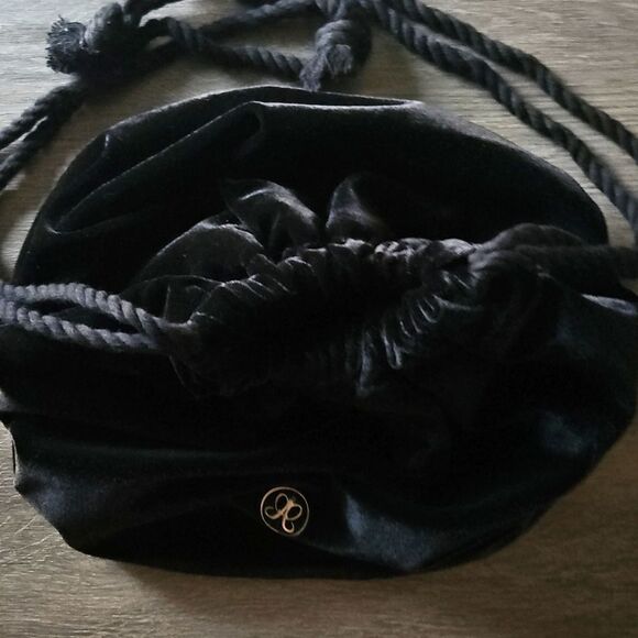 Anastasia Beverly Hills Large Travel Stand Alone Velour Makeup Pouch NEW - Picture 3 of 7